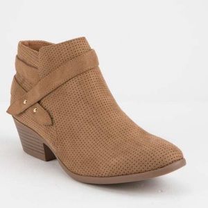 SODA Portia Tan Womens Booties